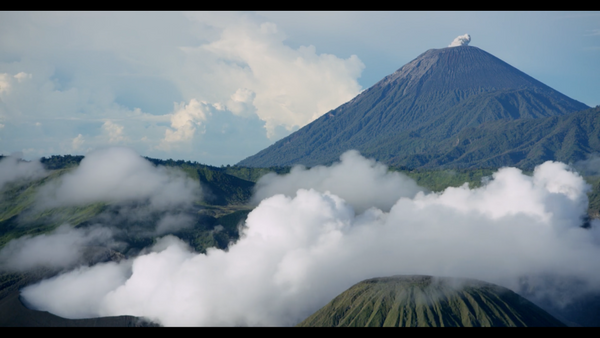 Into The Inferno (2016): A Look at Strange Cultures, and the Volcanoes That Loom Over Them